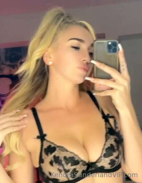 Photo 227 of Kendra Sunderland on Tocromo