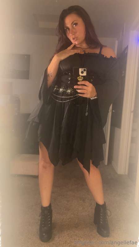 Don’t I look adorable today😍. If you were my boyfriend I’d h..