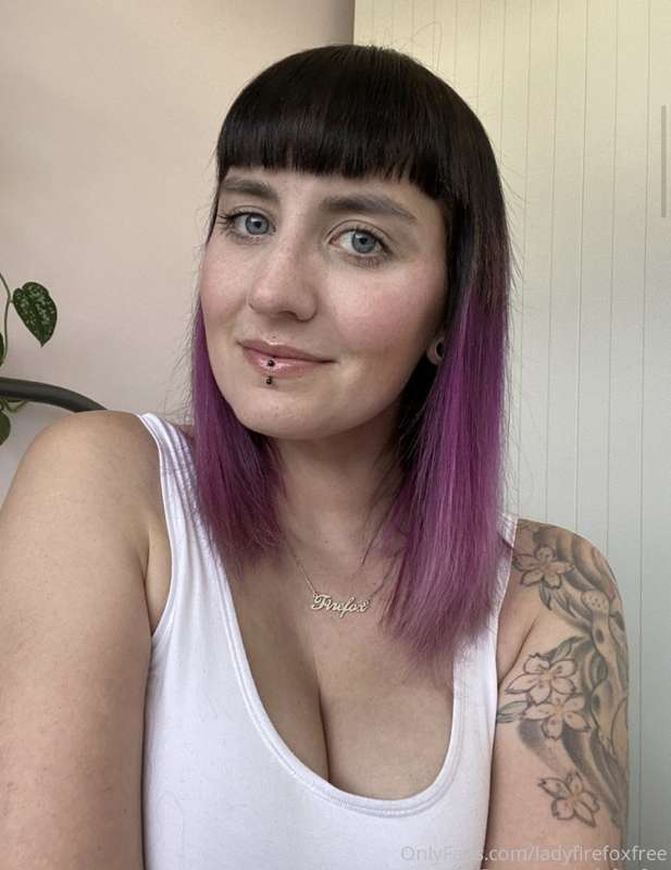 Just getting ready to live stream on the @hopefulsuicidegirl..