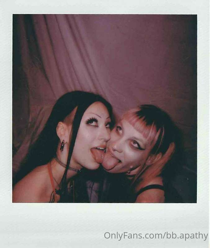 🖤 Polaroids of me n @machinexscrew 🖤

// shot by @kilogram97..