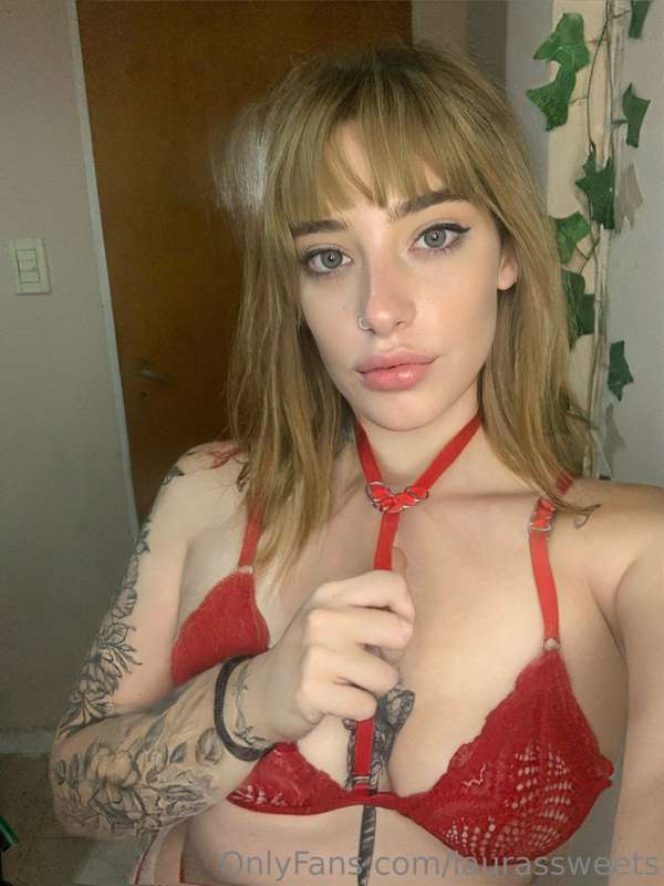 Swipe to see a surprise I know you'll enjoy. 🍒😽