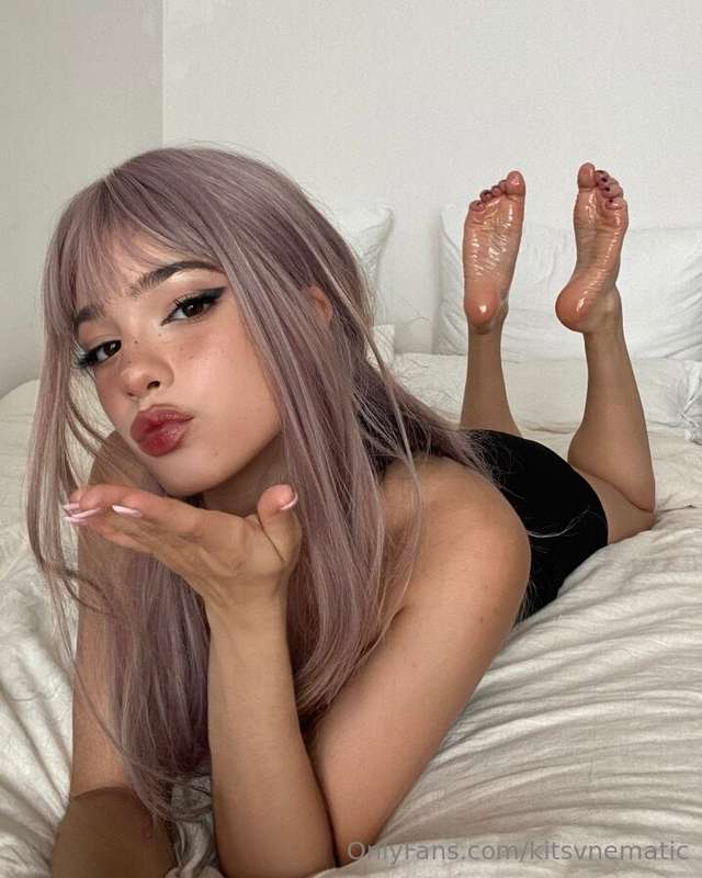 Catch my kiss 💋