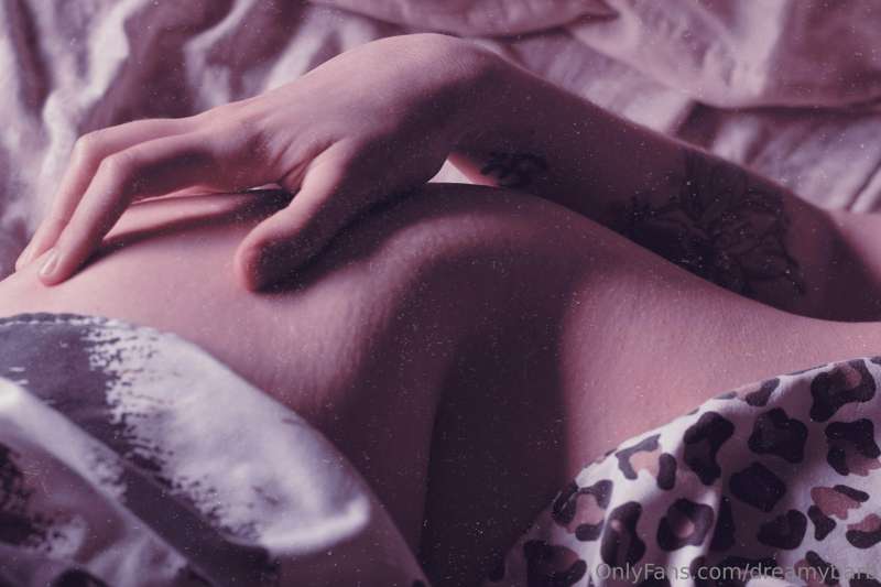 soft and funny 🧸✨
wanna lay in bed w me? 🌹✨