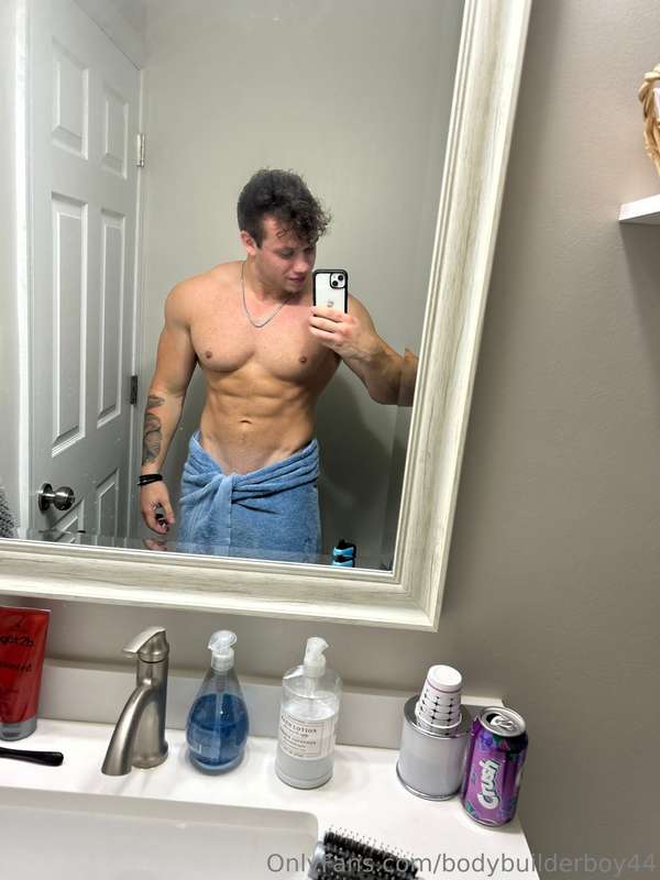 Fresh out of the shower 👀