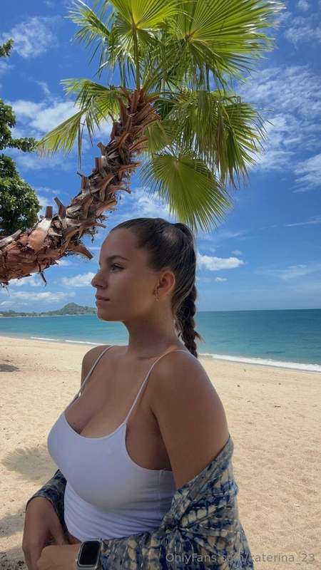 I'm happy when I'm traveling!❤️😍🌍 The world has become my st..