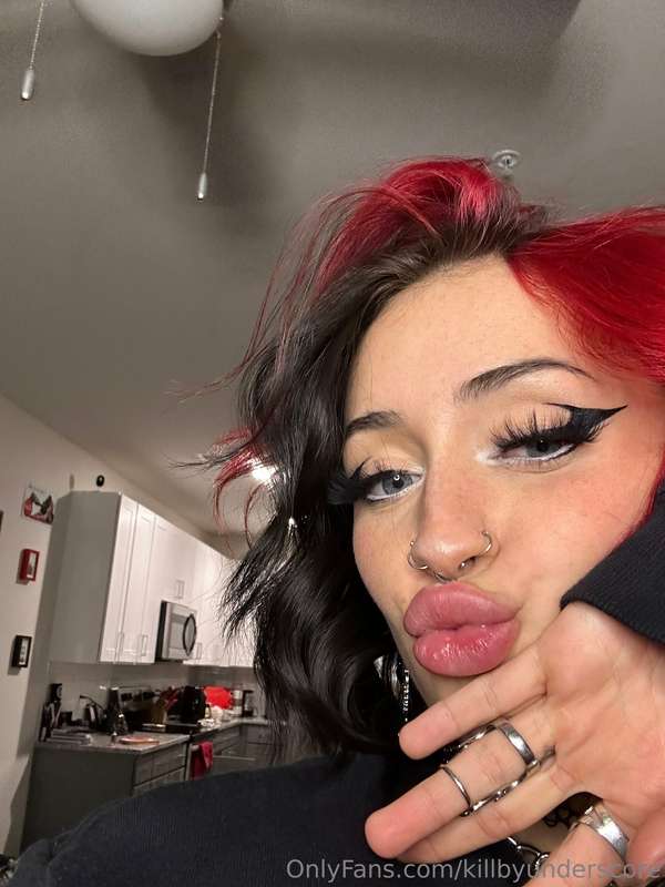 would u kiss me? <3