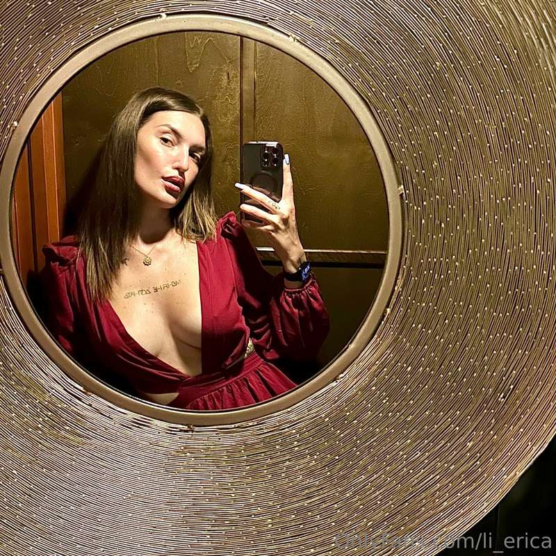 I was at my friend's birthday party!🤩 The party was red dres..
