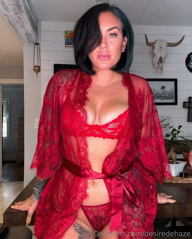 Do you like me in red? 😚