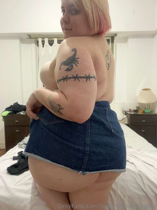 bustyblondinaughty