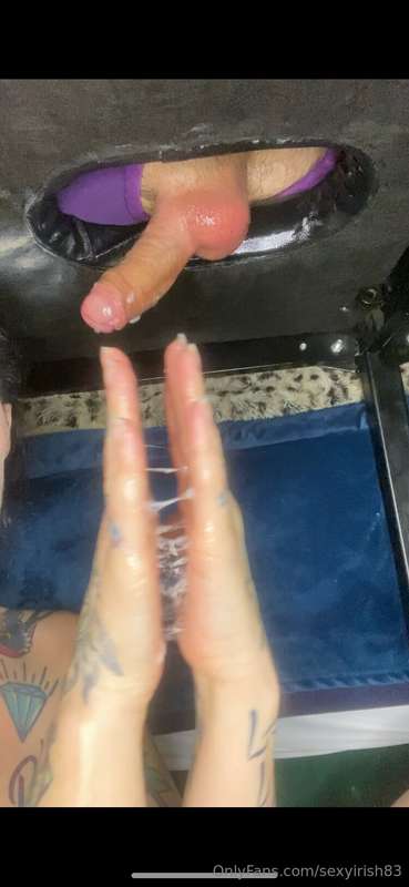 I love playing with cum 😋