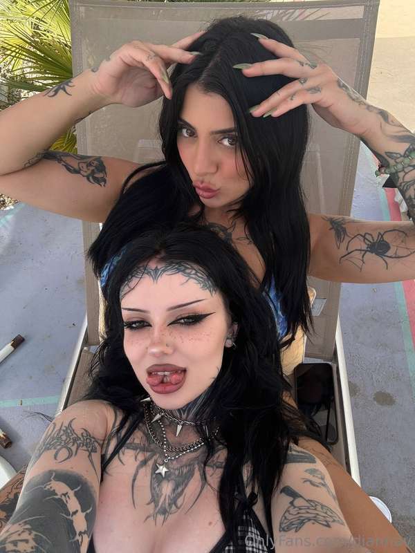 friends that make porn together stay together 😏
