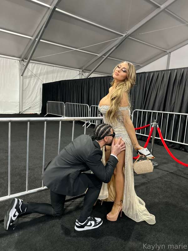 Wanna see how he ate my pretty pussy after the avn awards😝💦💦