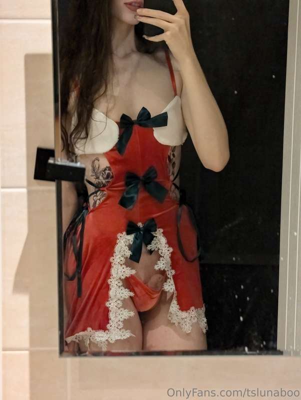 Sneak peak of a new outfit I'll be trying for you, I hope yo..