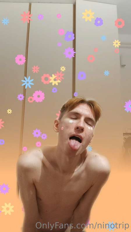 Imagine they aren't flowers 👅🏵️🌺🌼🌸