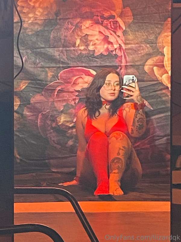 come check out a lil behind the scenes of my latest photo sh..