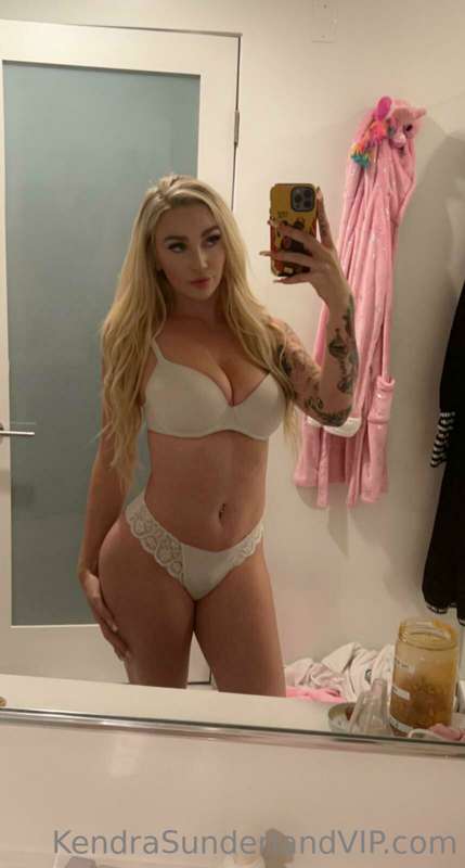Photo 179 of Kendra Sunderland on Tocromo