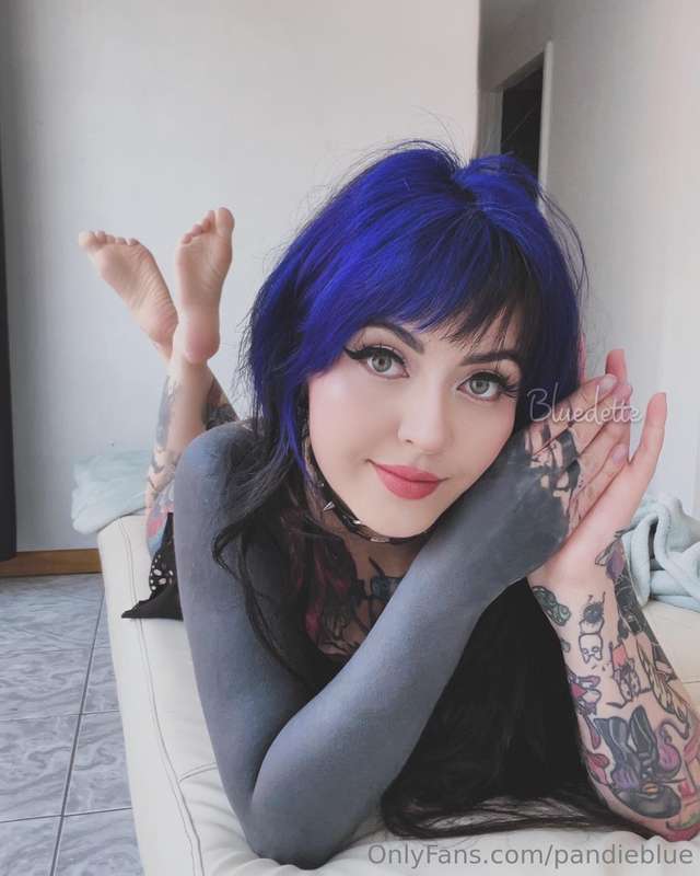 Hi 🖤