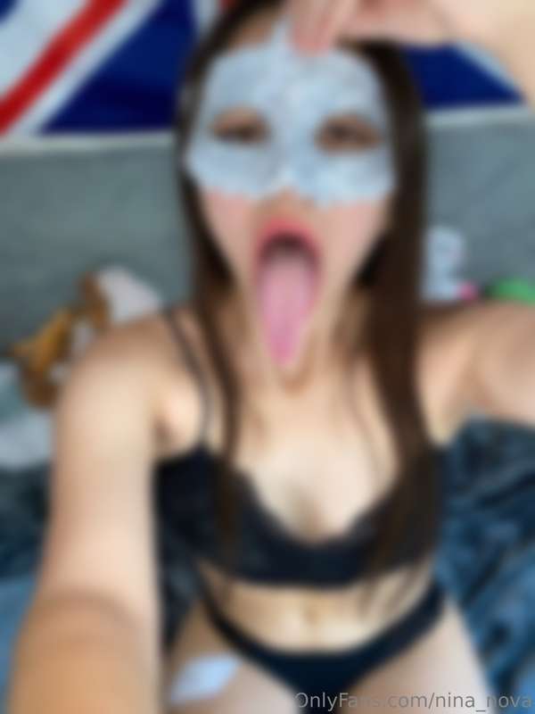 Hi guys you wanna a suprise? 😈 Because there's gonna be one ..