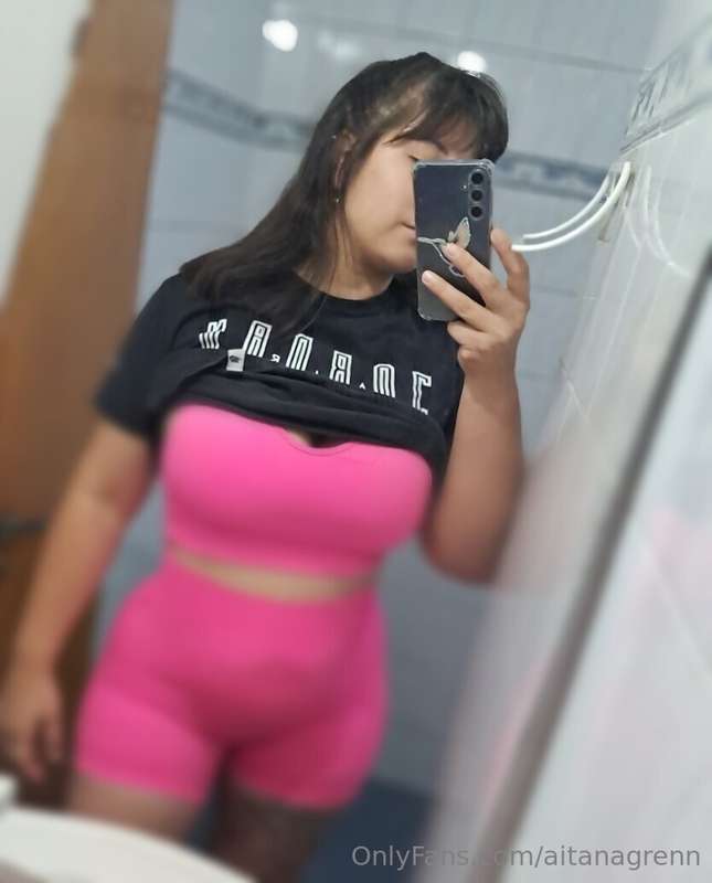 Hey, do you like the look of my new workout clothes? Do you ..