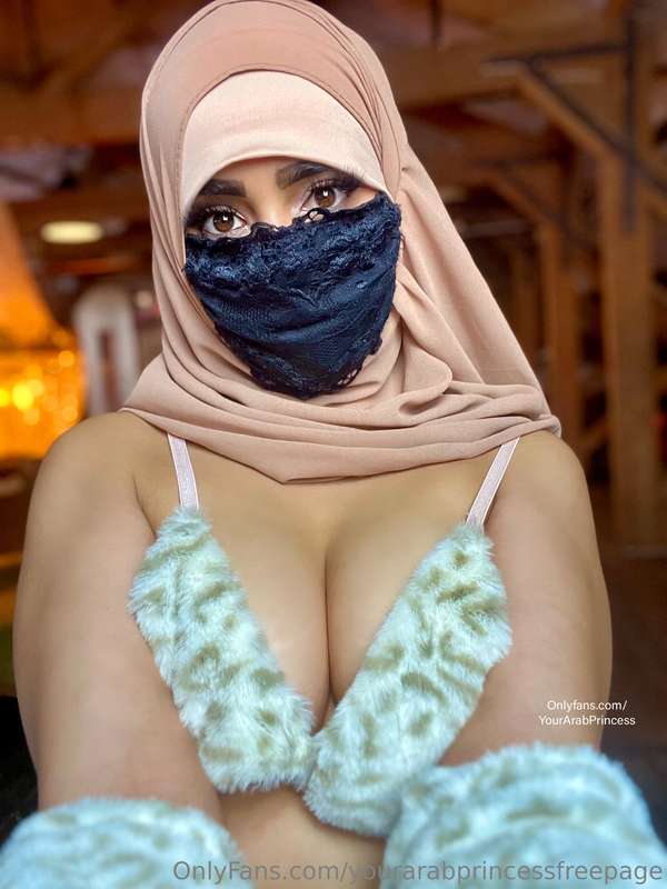 Wanna put your cock between them?🍆 Uncensored versions on my..