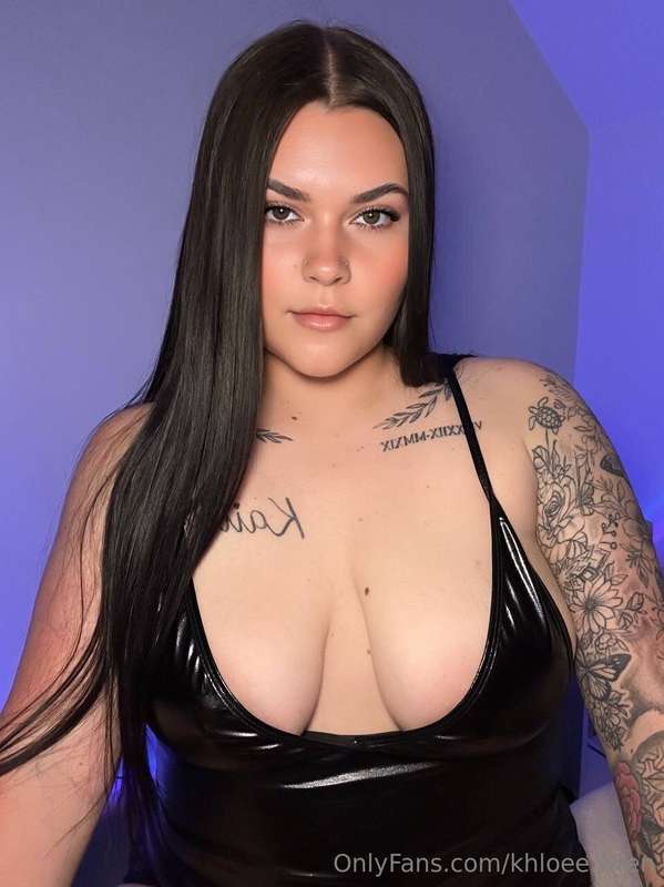 do you like a girl to have big juicy titties?😈