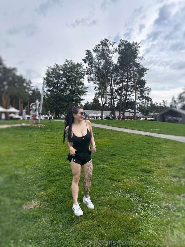 What's your favorite kind of vacation in the summer?😊