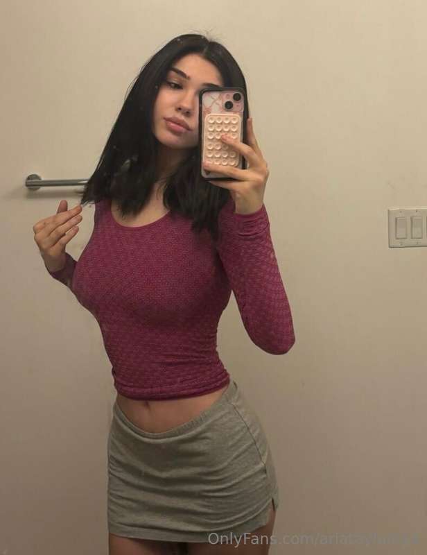 Mini skirts make you weak 👸🏻