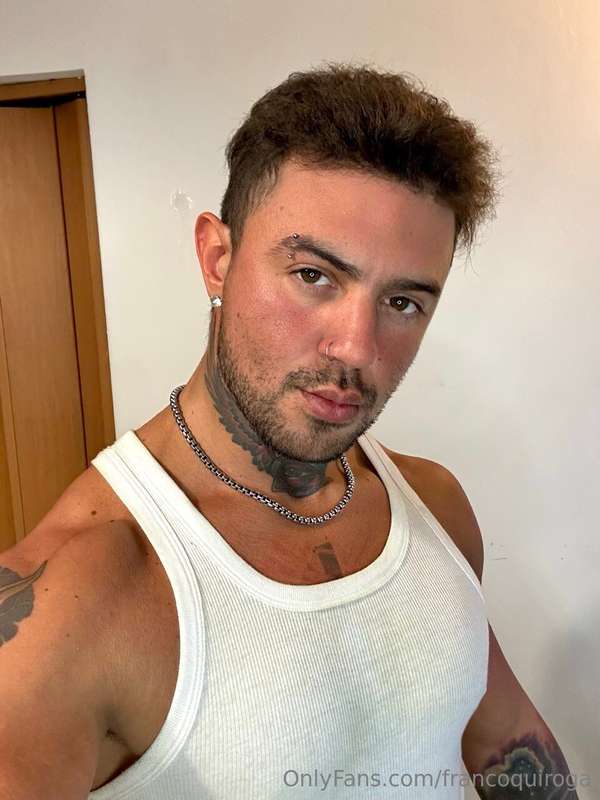 Do you like daddy's tanned skin? 😏
