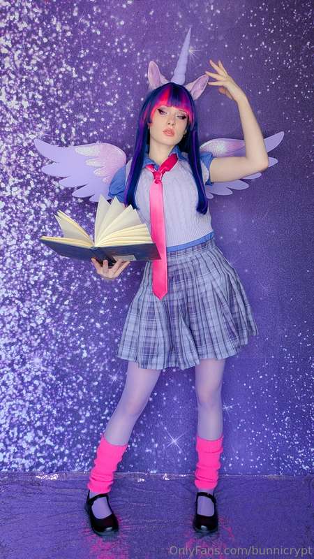 I hope you're hankering for more My Little Pony cosplays cau..
