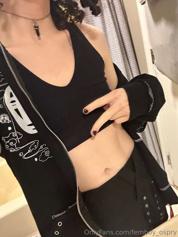 Pretty boy with butt plug in and big butt >.<