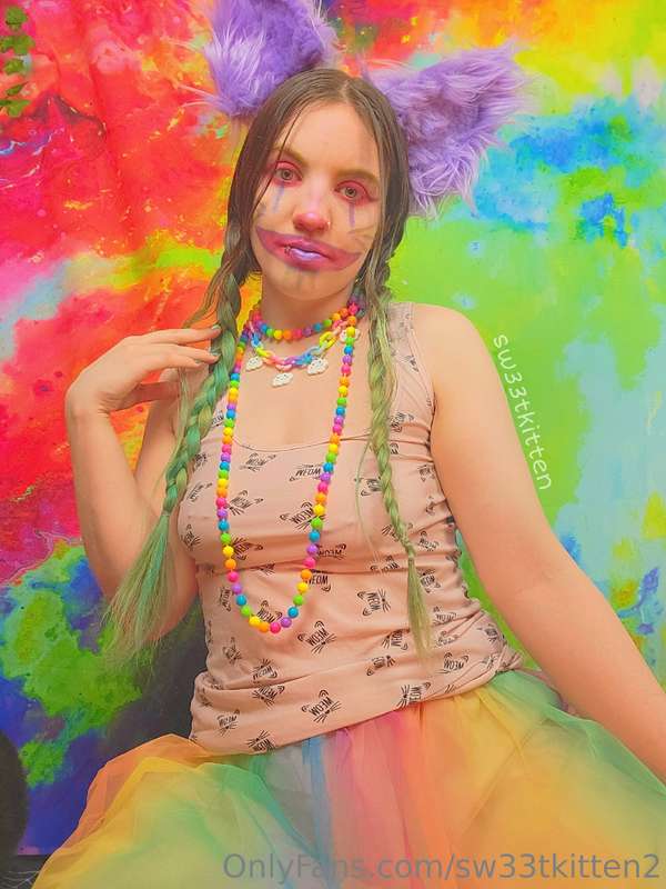 Kitty clown!