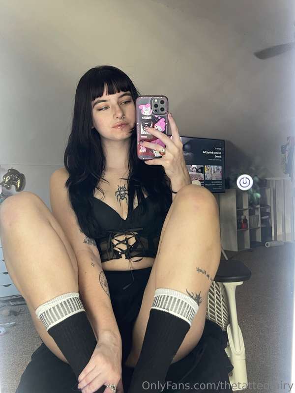 dyed my hair again… do you like it?🖤 