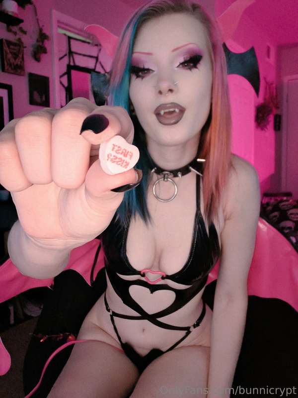 Fancy sum candy? :3 💕 