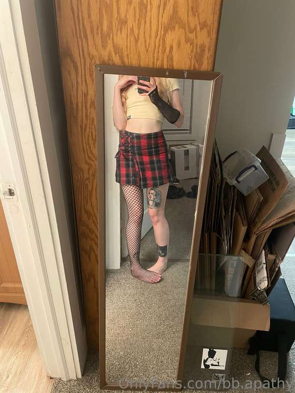 Hiii! Sorry I’ve been quiet but I just got home from a shoot..