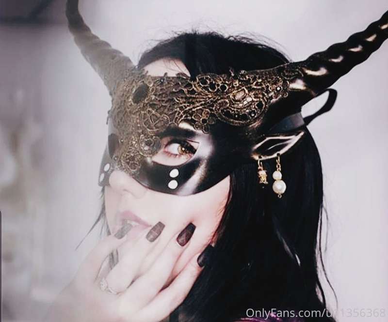 I like mask😈 they turn me on