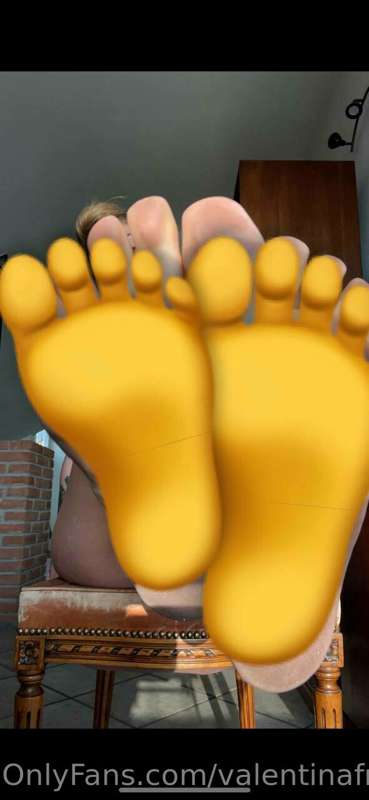 Per gli amanti dei piedi 🦶 (sporchi😏) ho camminato scalza tu..