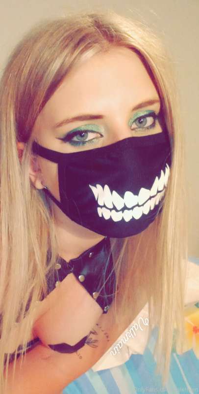 Heya 😇 I took some super intimate photos and videos on my be..