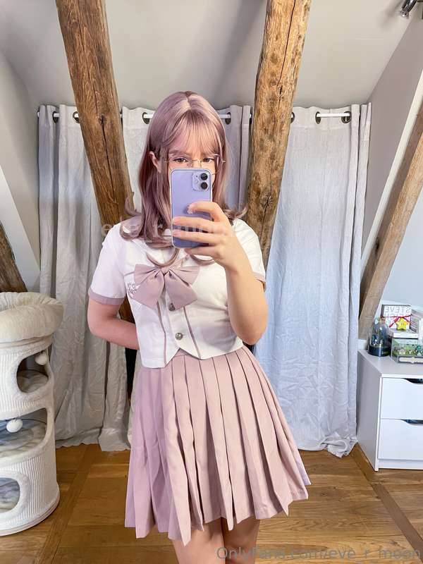 eve_r_moon