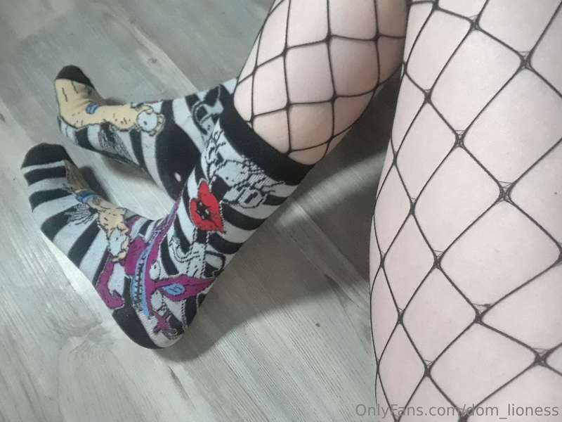 Sock Sluts, how much would you pay
to gag on a pair of My di..