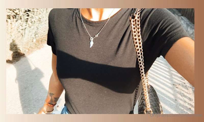 Would you take off my shirt?👙 Levennéd a pólómat? 👙