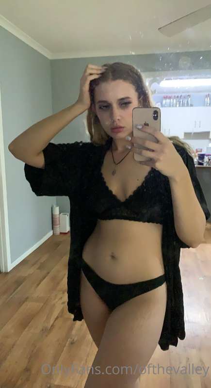Only dirty dirty whores have dirt dirty mirrors 💋 

Inbox me..