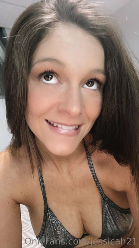 Good morning😋 I want to look at you like this while I suck y..