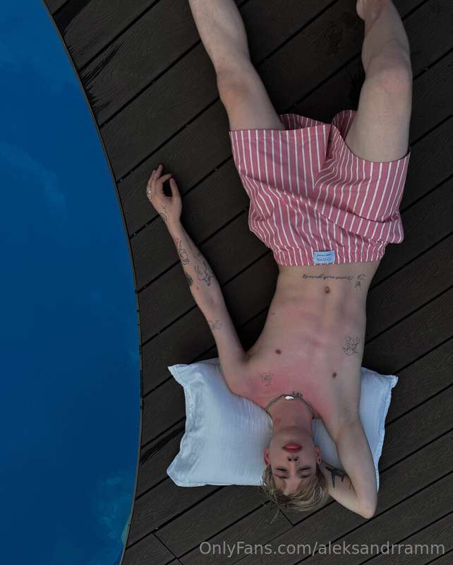 wanna sunbathe with me 🥵