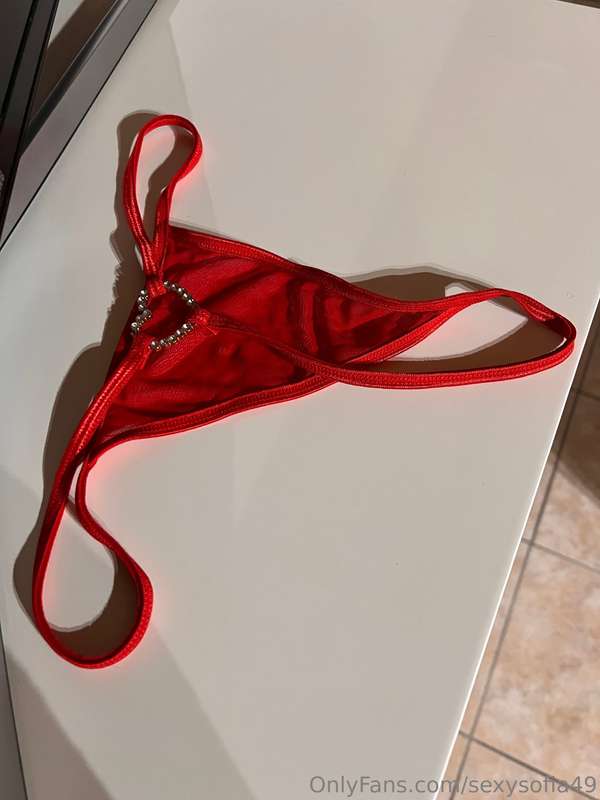 Disponibilli sexy perizoma a filo bagnate per voi per chi fo..
