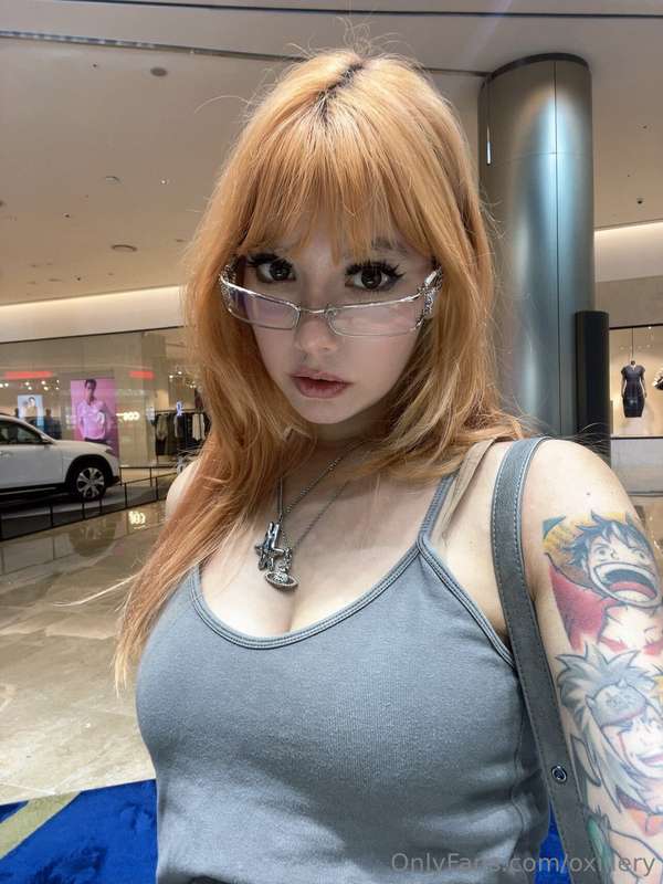 My eyes r up here 
