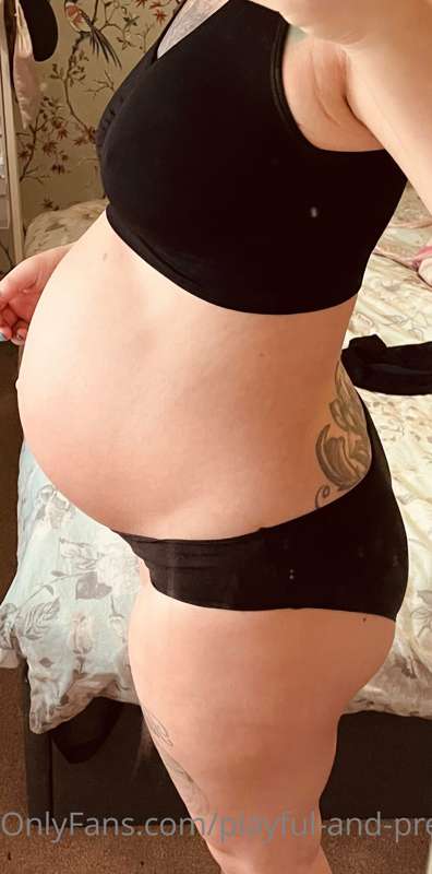 playful-and-pregnant