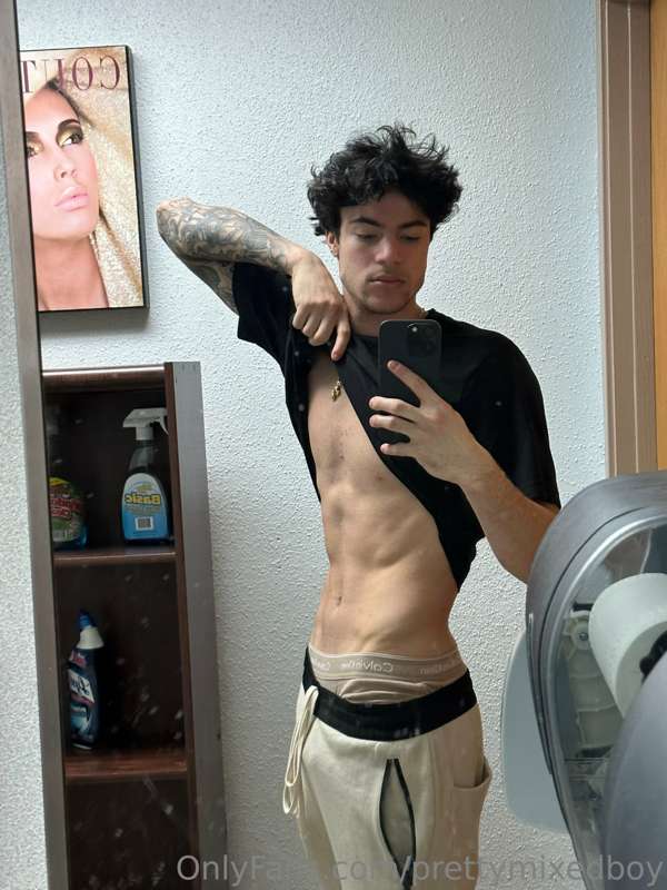 Prettymixedboy