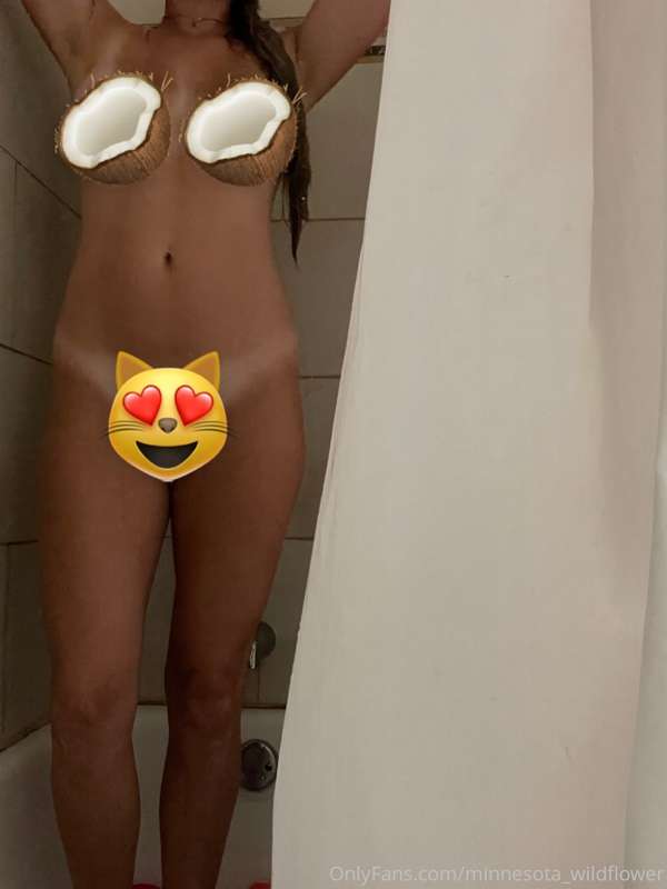 Join me in my shower. 💦 🥵

You can see me before shaving and..
