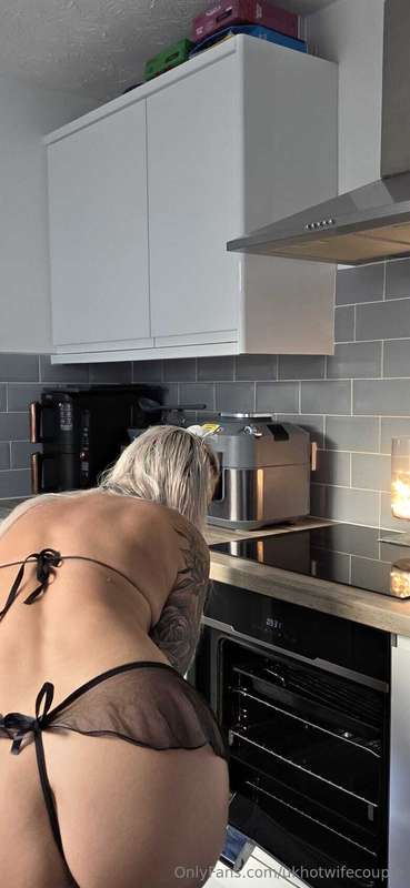 ukhotwifecouple image #0