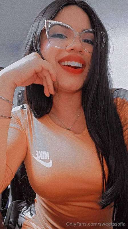 Hi bby, I'm @carolmdz 🩷White-skinned Latina, ready to fulfil..